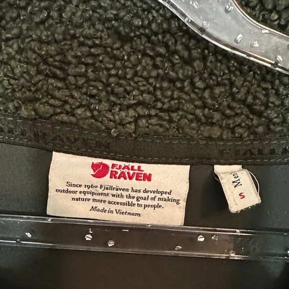 Fjall Raven Men’s Cozy Black Fleece Jacket - Picture 3 of 4